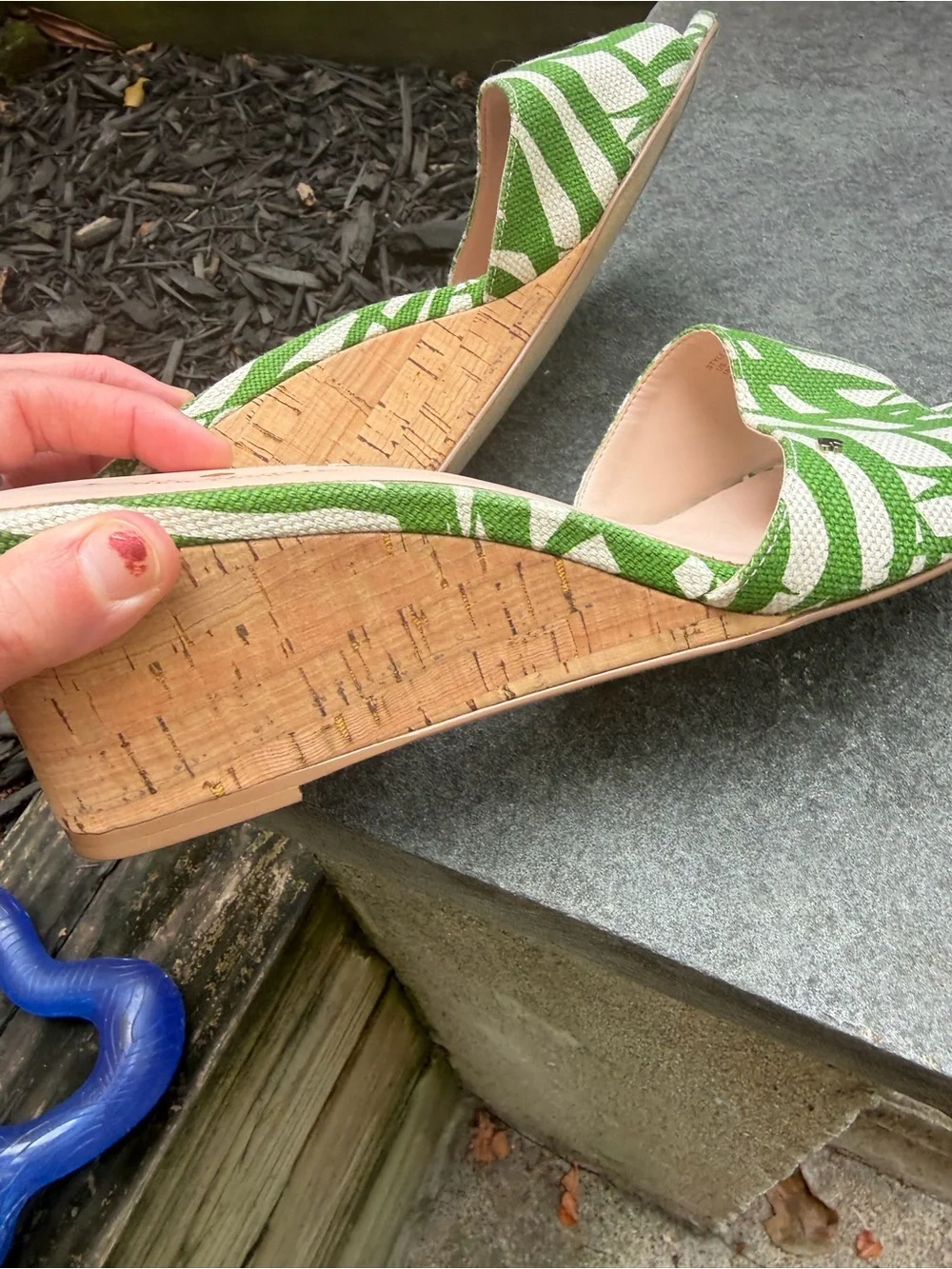 Gorgeous EUC Kate Spade Cabana Linen Palm Frond Print wedges